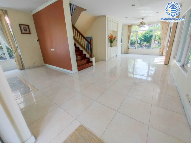 *****บ้านเดี่ยวมือสอง ม.มณีรินทร์ เลคแอนด์พาร์ค ราชพฤกษ์-ติวานนท์ หน้าโครงการติดถนนใหญ่ บนพื้นที่ 94.1 ตร.ว. ฟังก์ชัน 3 ห้องนอน 3 ห้องน้ำ จอดรถได้ 2 คัน บ้านสวยพร้อมอยู่ ทำเลเข้า-ออกเมืองสะดวก เชื่อมต่อถนนหลายเส้นทาง ใกล้เซ็นทรัล แจ้งวัฒนะ และทางด่วนศรีสมาน